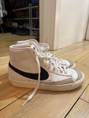 Nike White High-Top Sneakers with Black Swoosh and Gray Suede Toe